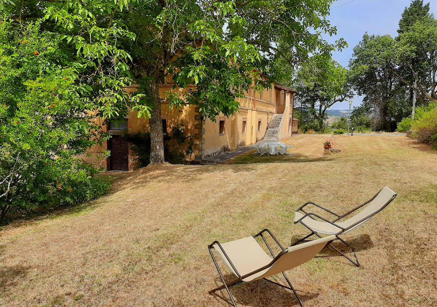 Prenota il tuo soggiorno nel nostro agriturismo immerso tra le verdi colline umbre