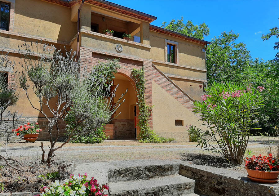 Prenota il tuo soggiorno nel nostro agriturismo immerso tra le verdi colline umbre