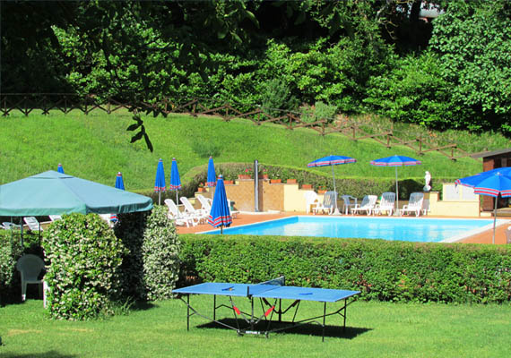 Piscina 8x18 m e giochi per bambini/ragazzi